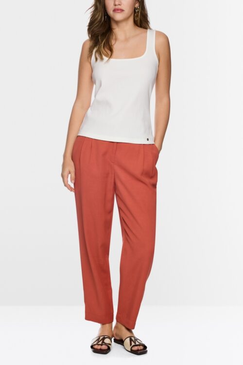 Top z rebrovaného úpletu